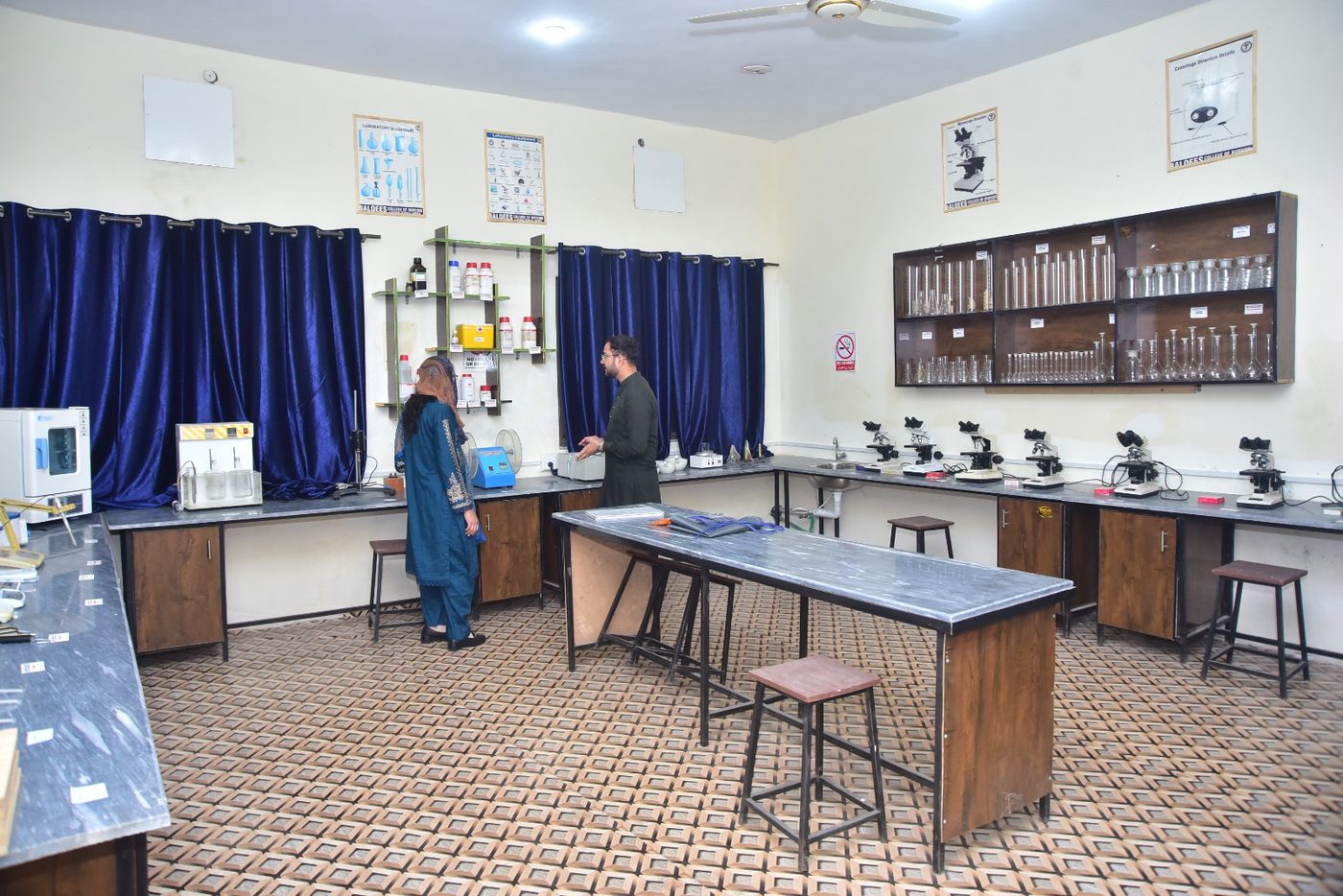 Chemistry & biology lab